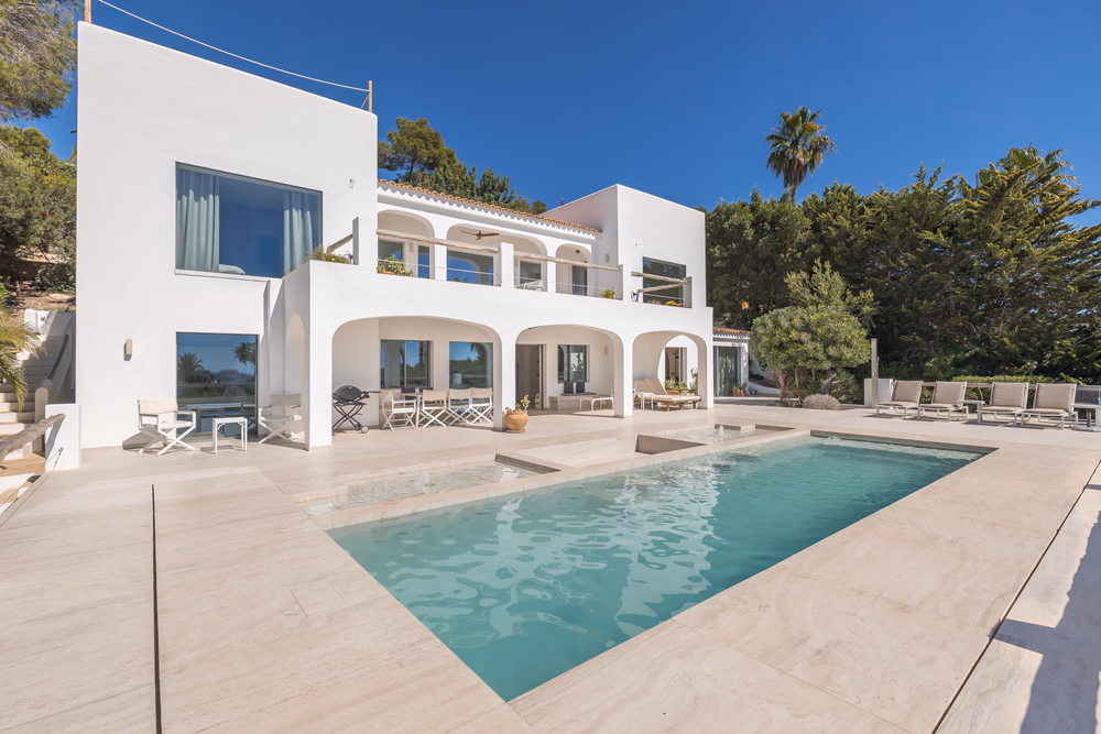 Swimming pool with panoramic views